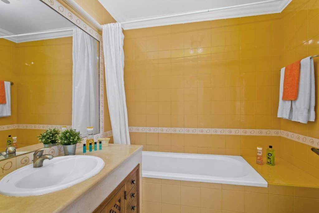 Villa White Sands - Private Oasis, Heated Pool, Beaches & Strip Nearby Albufeira Exterior photo
